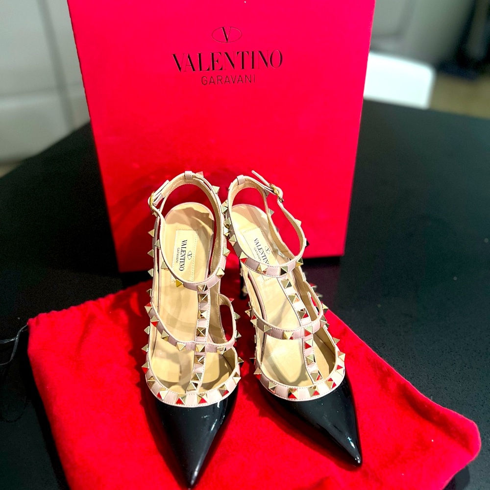 Valentino Rockstud Heels. Size 38. EUC